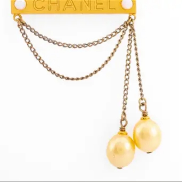 Chanel Runway Gold-Tone Faux Pearl Pin, Fall 2001 - Picture 5 of 6
